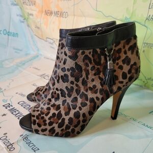 Vince Camuto Women's Leopard Print Ankle Boots with Black Accents Size 8